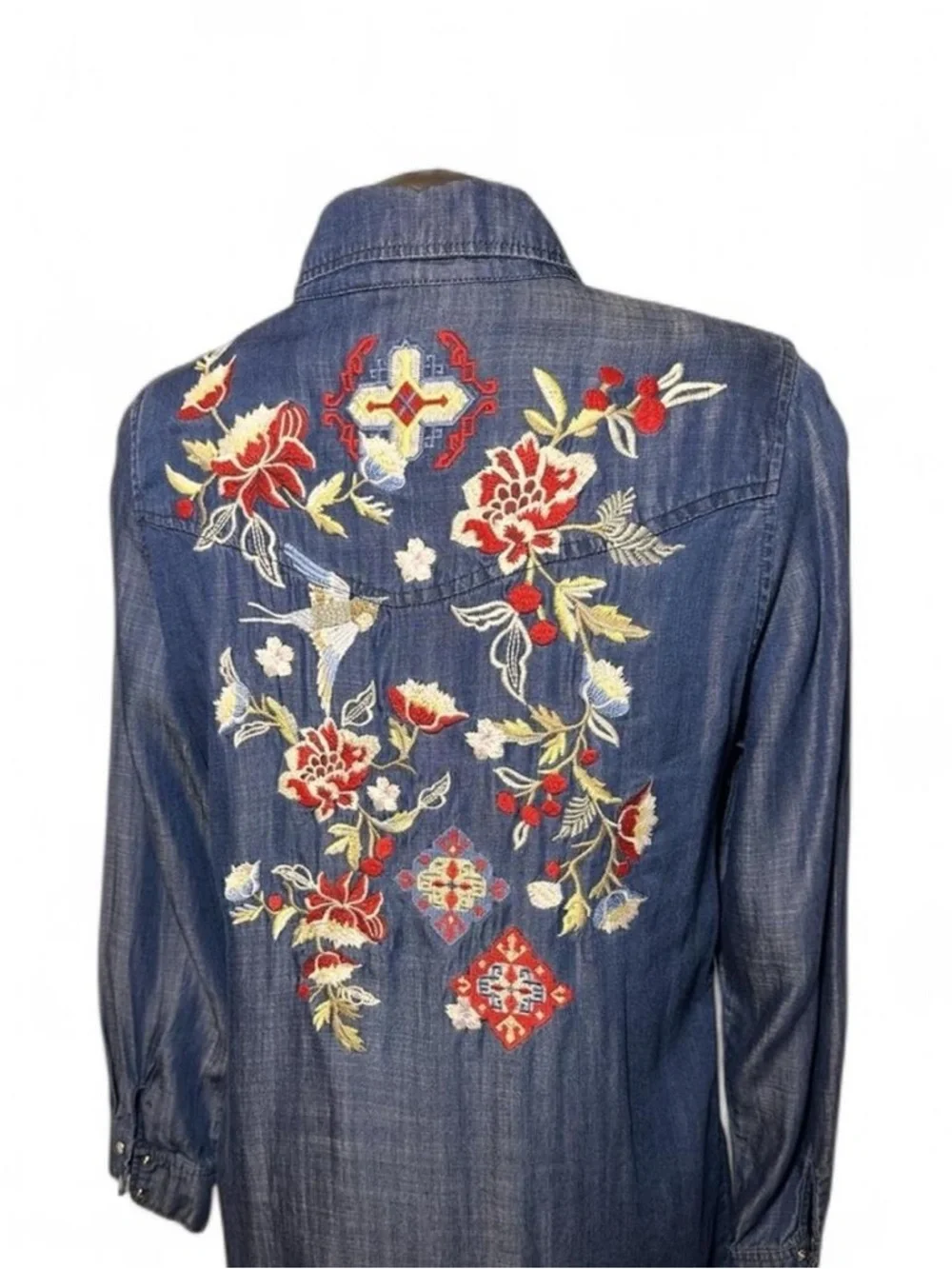 NWT Paparazzi Dark Blue Denim Embroidered and Red Shirt Size Medium - Picture 2 of 7